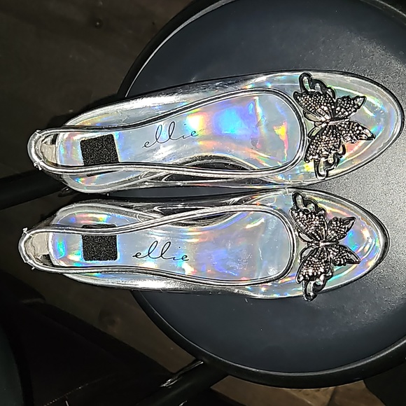 Shoes - Picture 5 of 6